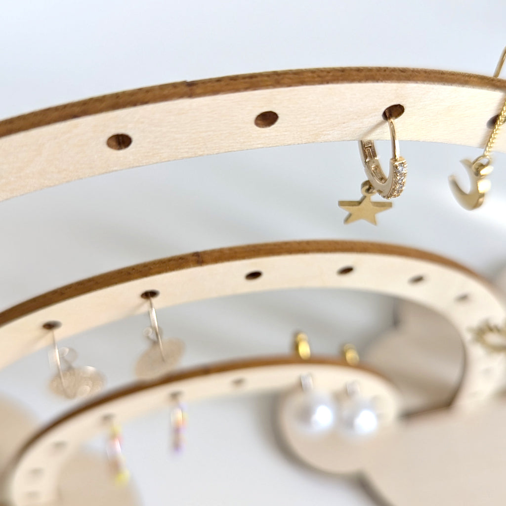 Porte-boucles d'oreilles arc en ciel en bois