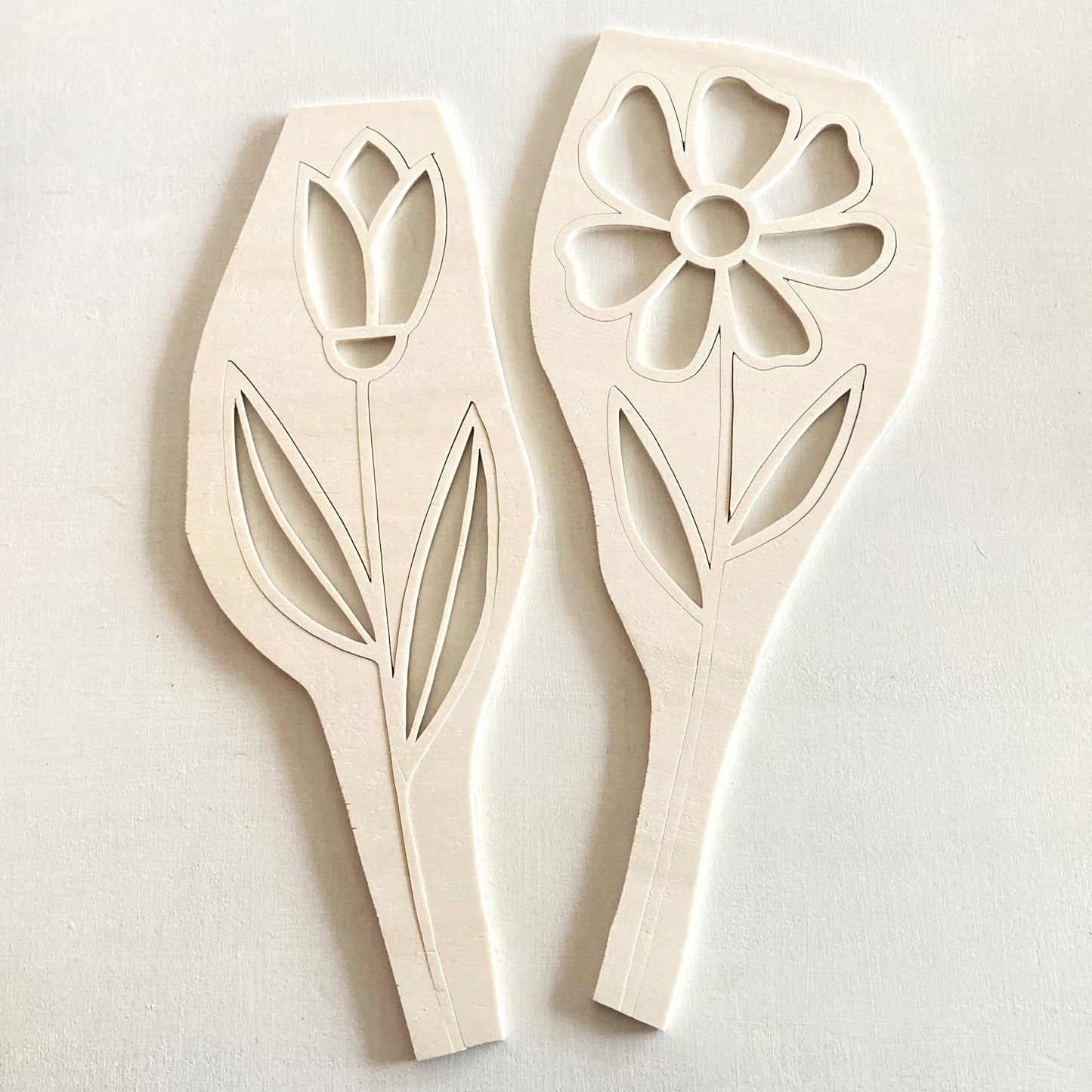 Fleur à bijoux en bois