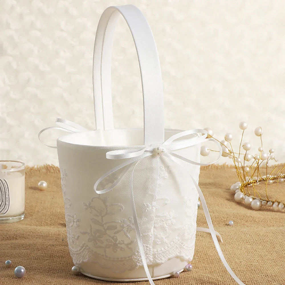 Panier porte alliance en dentelle