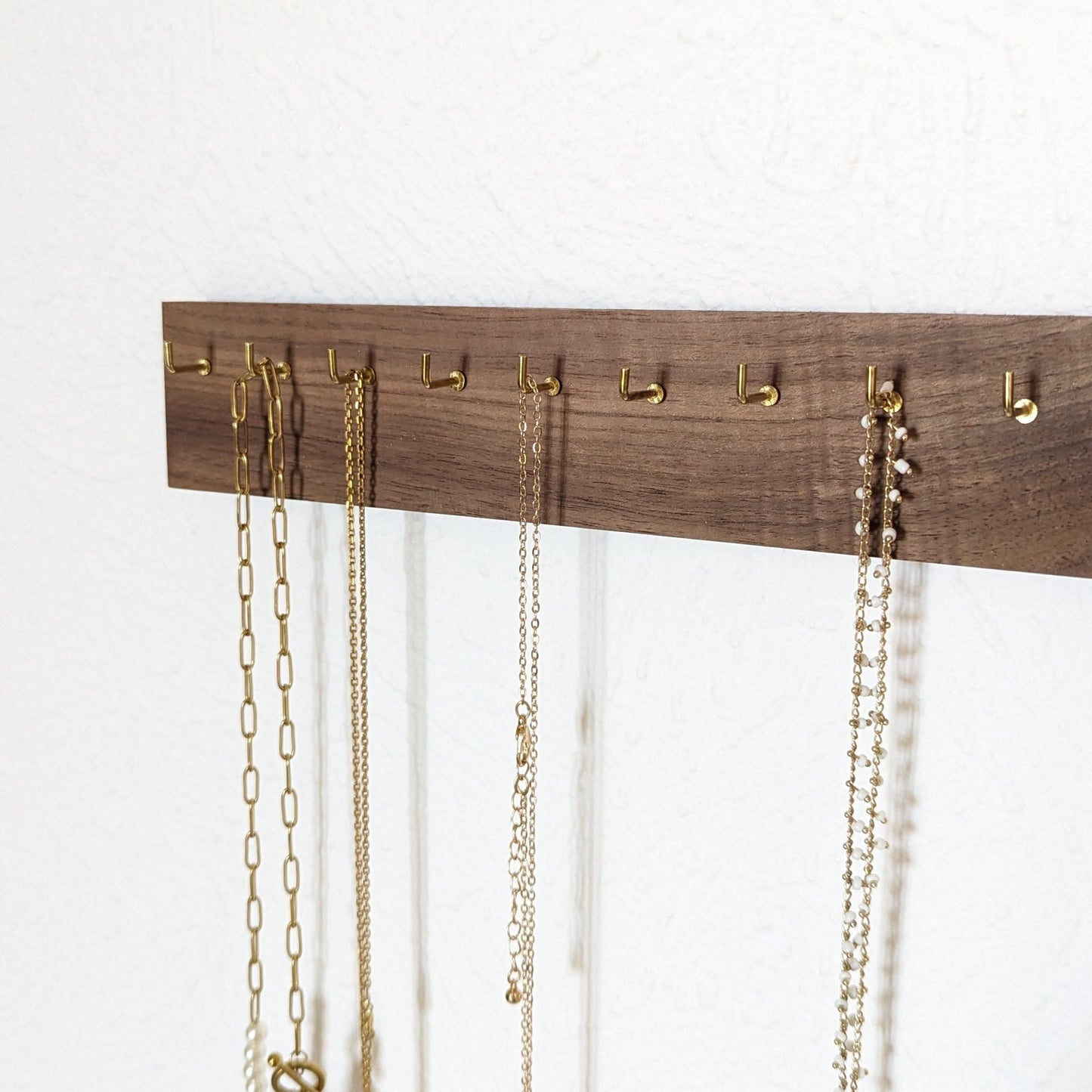 Porte colliers mural en bois avec crochets