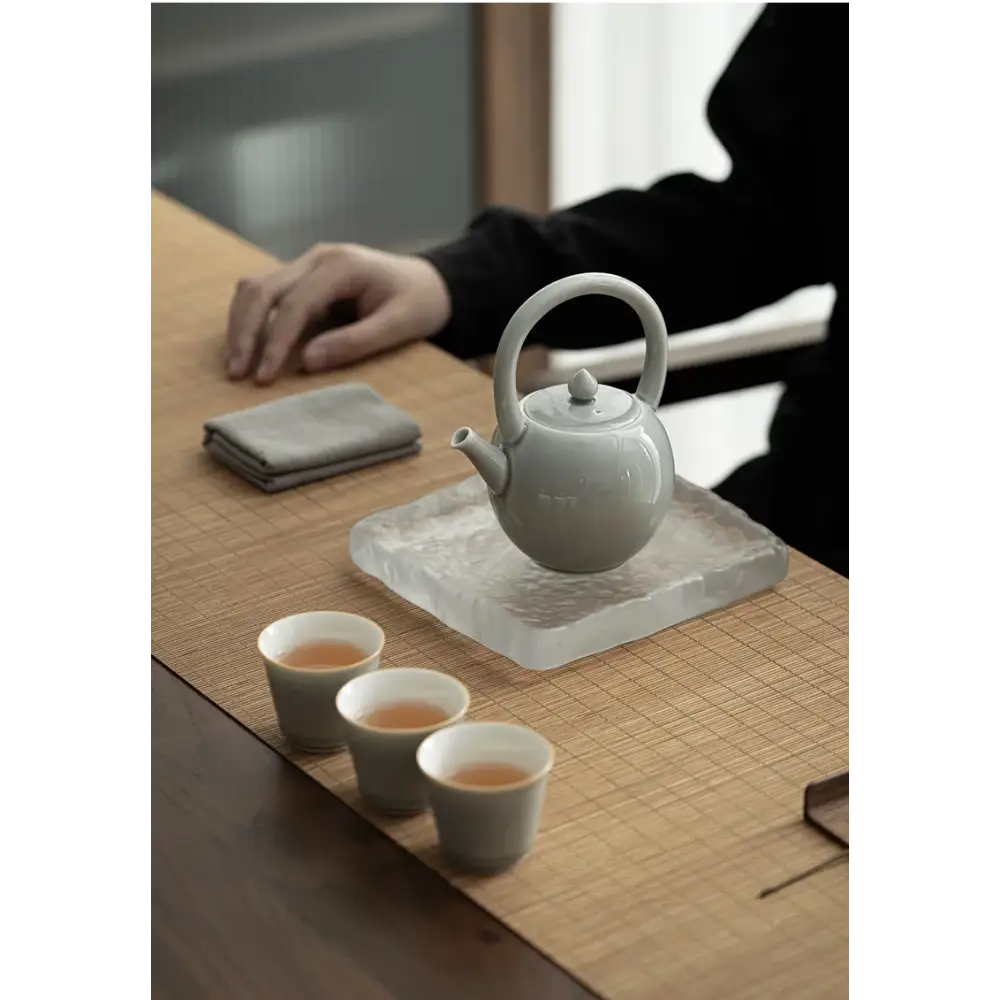 Théière ronde en porcelaine