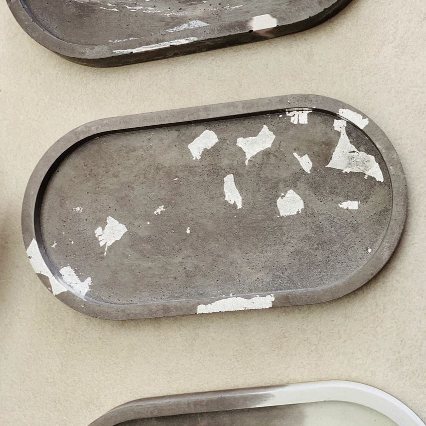 Plateau vide-poche nuances de gris en jesmonite