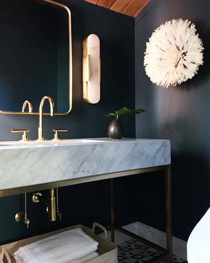 Applique Murale Melange Elongée en Albâtre - Design Élégant avec Détails en Laiton