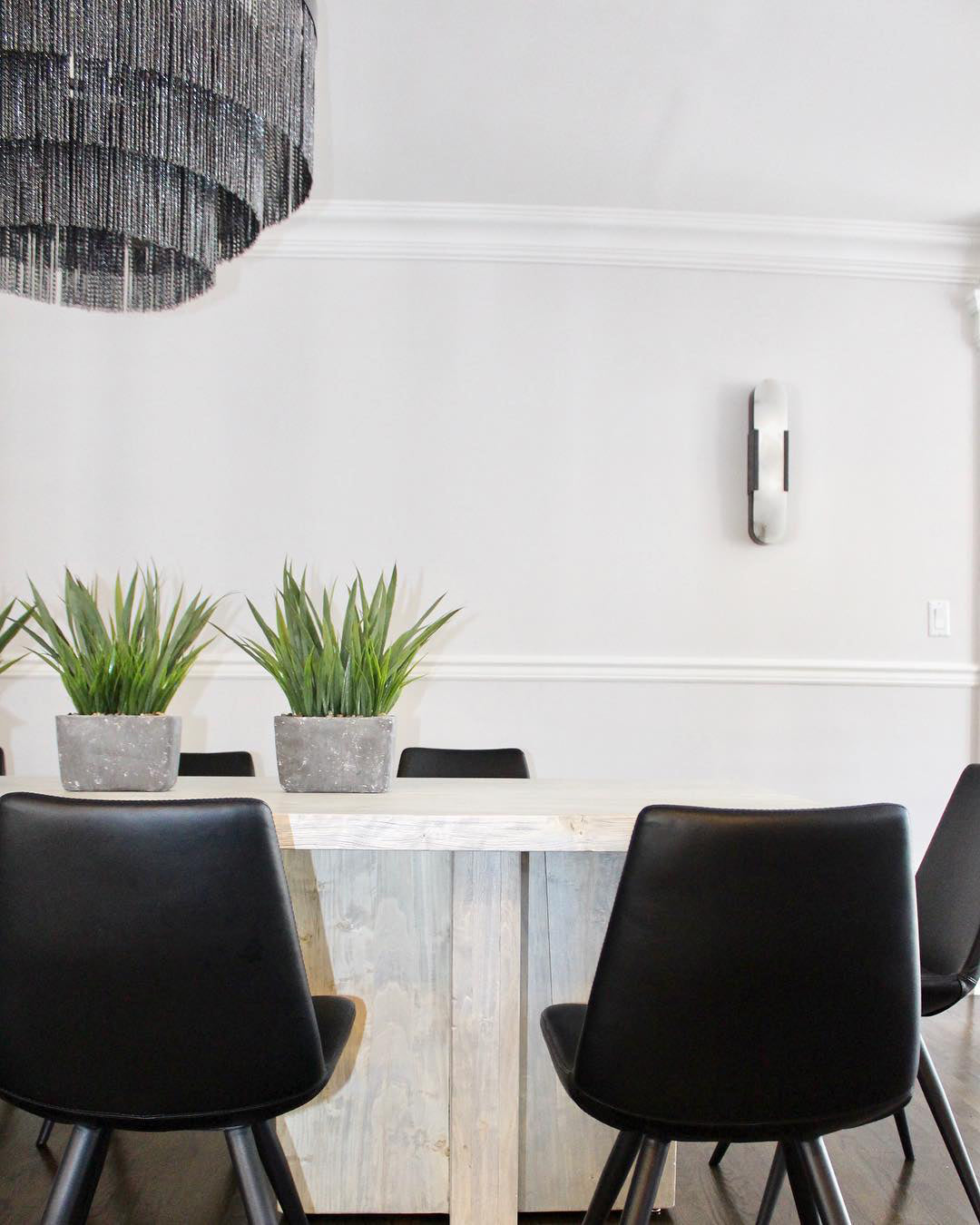 Applique Murale Melange Elongée en Albâtre - Design Élégant avec Détails en Laiton