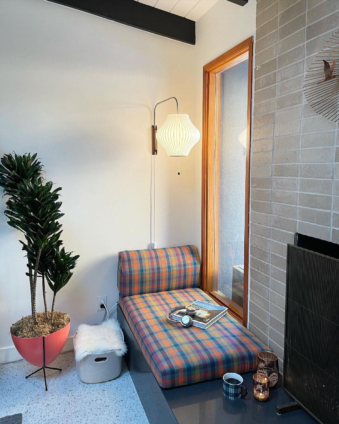 Applique Murale Nelson - Design Moderne Mi-Siècle en Noyer et Métal