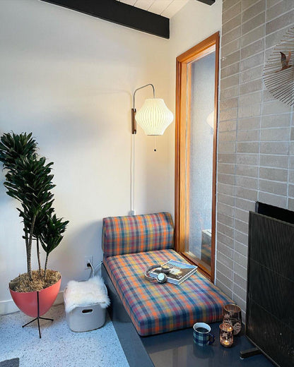 Applique Murale Nelson - Design Moderne Mi-Siècle en Noyer et Métal