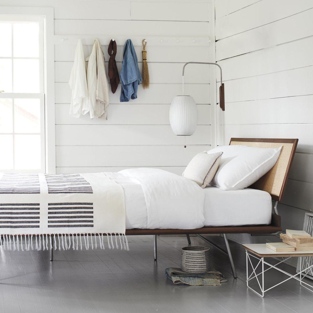 Applique Murale Nelson - Design Moderne Mi-Siècle en Noyer et Métal