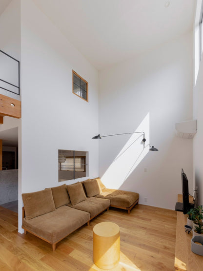 Applique Murale à Bras Unique Mouille-Inspirée – Design Moderne et Flexible