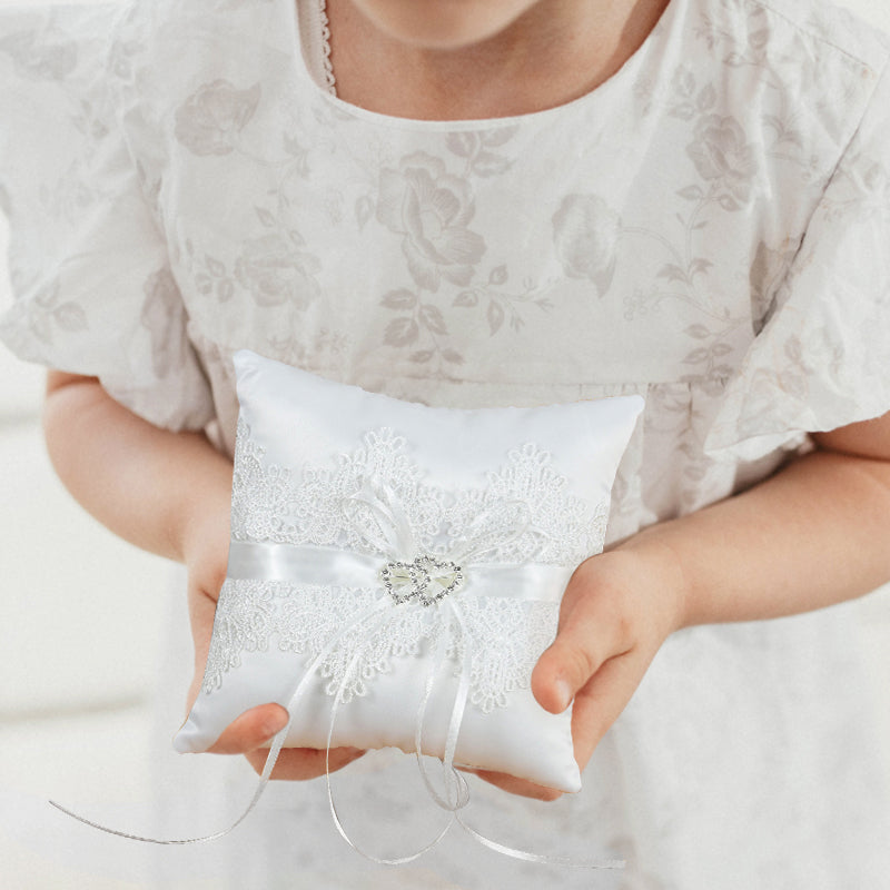 Coussin d'alliances en satin et dentelles