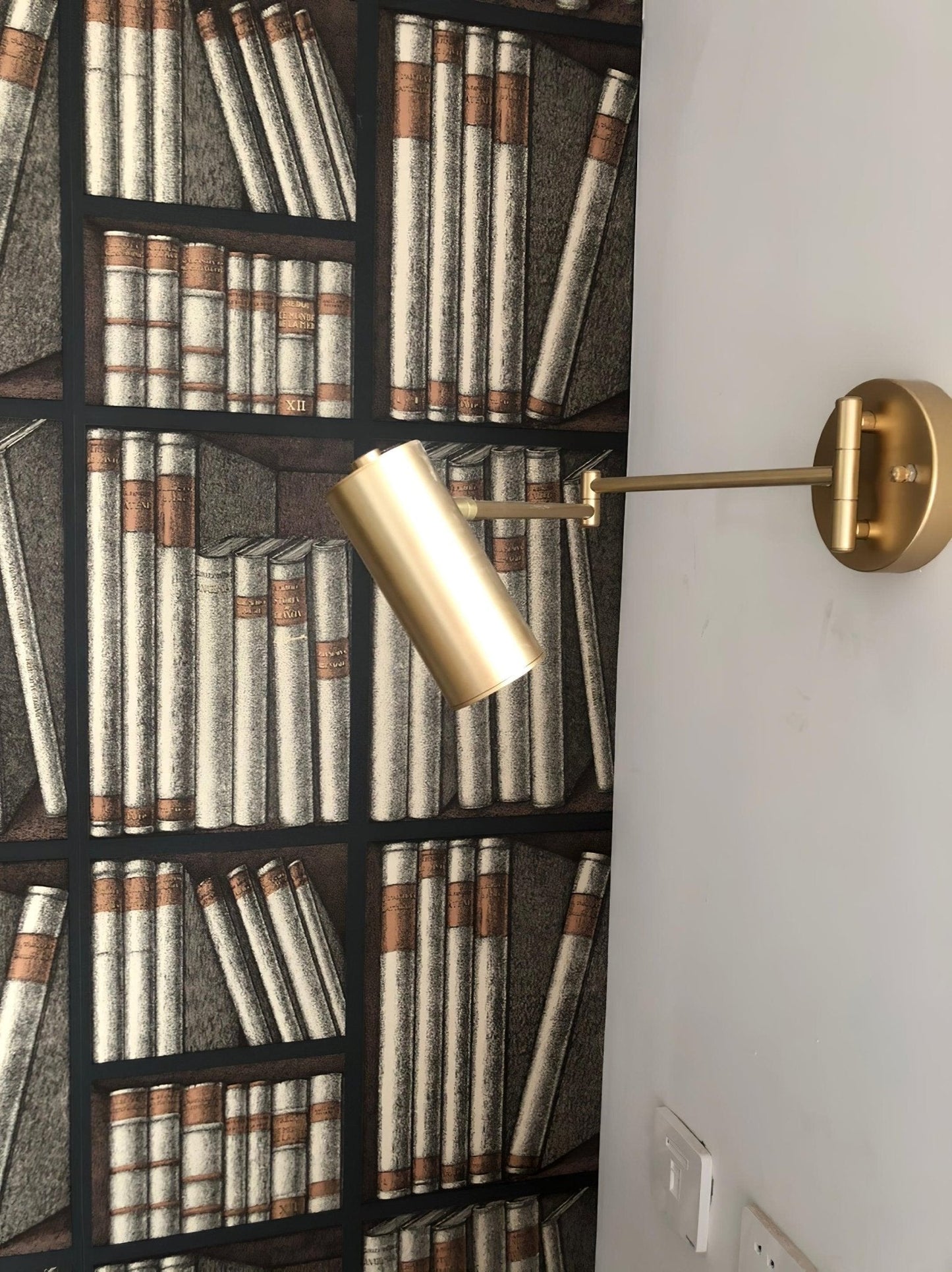 Applique Murale Moderne en Fer avec LED Intégrée - Design Élégant et Réglable