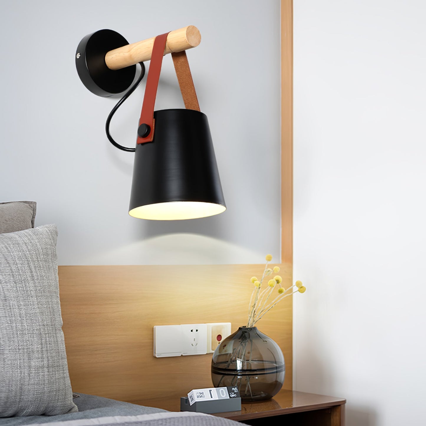 Applique Murale Scandinave en Bois et Cuir – Design Élégant avec Lumière LED Efficace
