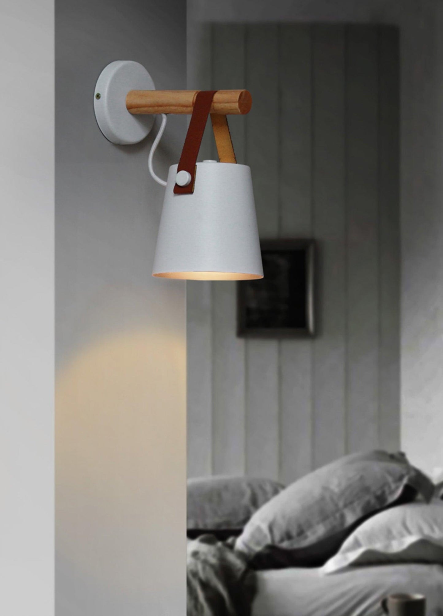 Applique Murale Scandinave en Bois et Cuir – Design Élégant avec Lumière LED Efficace