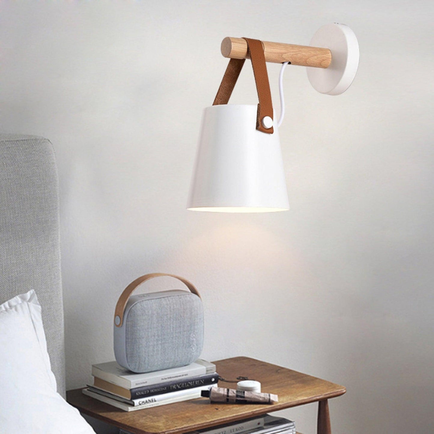 Applique Murale Scandinave en Bois et Cuir – Design Élégant avec Lumière LED Efficace