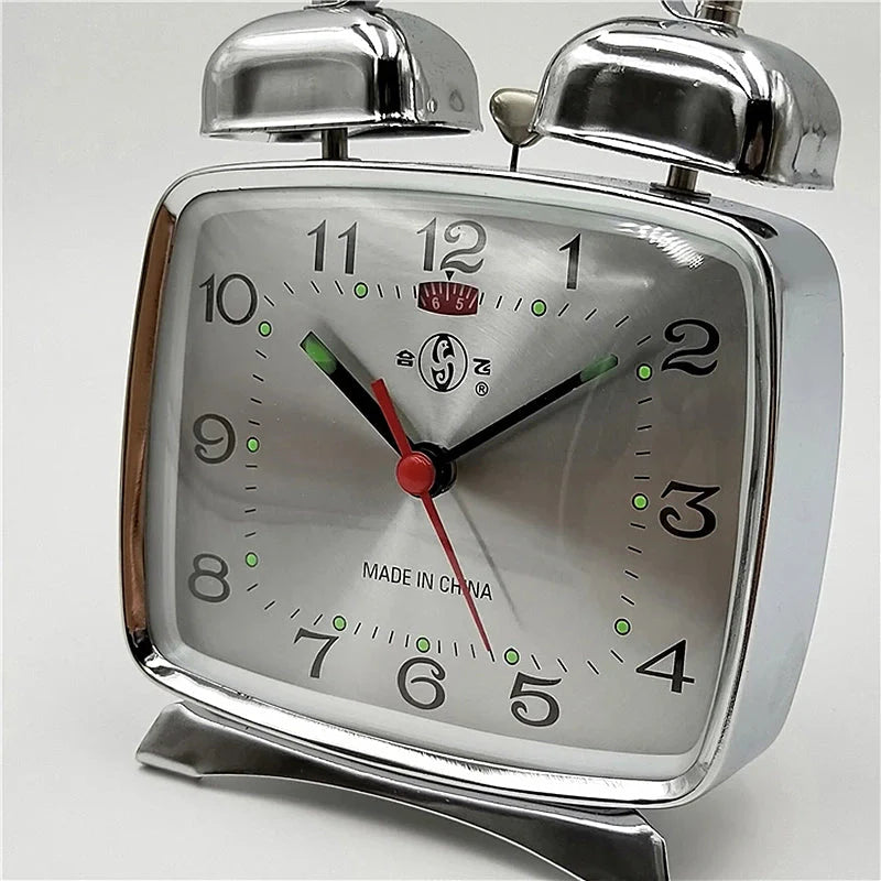 Ancien réveil mécanique