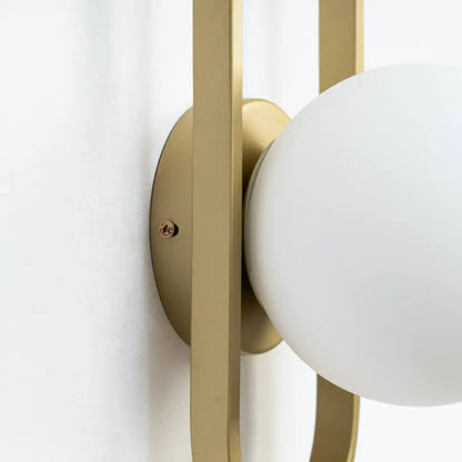 Applique Murale Belisto en Verre Blanc et Finition Dorée - Éclat Rétro