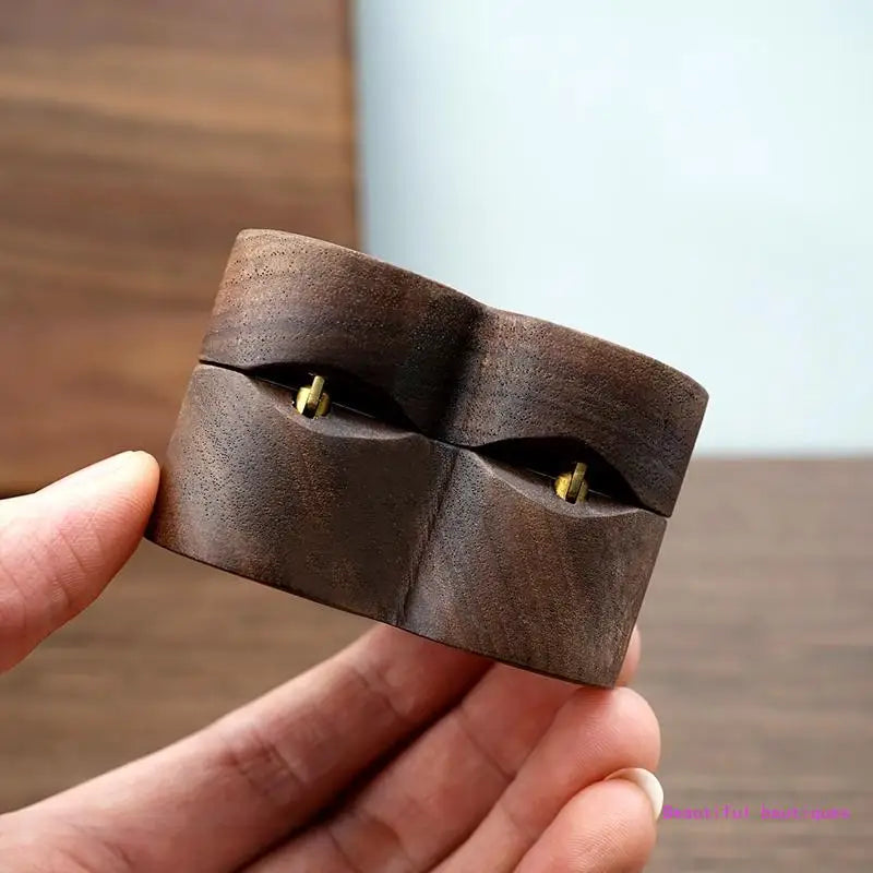 Boîte à bagues en bois en forme de cœur