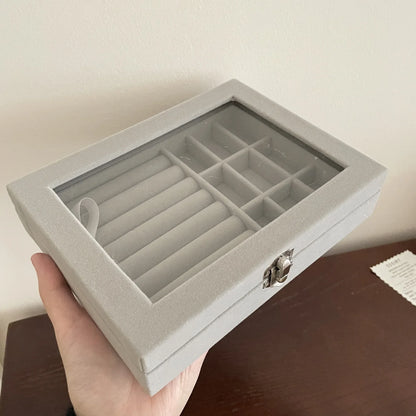 Boîte à bijoux vitrée compartimentée en velours