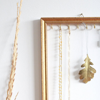 Cadre doré porte bijoux à accrocher au mur avec crochets