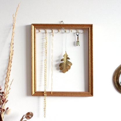 Cadre doré porte bijoux à accrocher au mur avec crochets