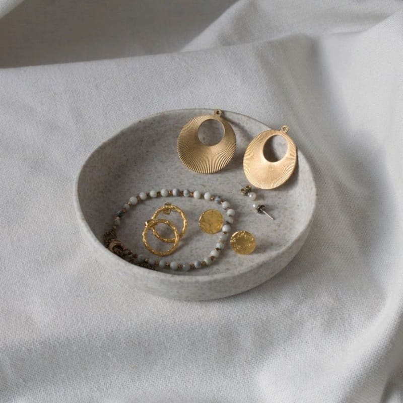 Coupelle à bijoux éco-responsable en jesmonite et feuilles