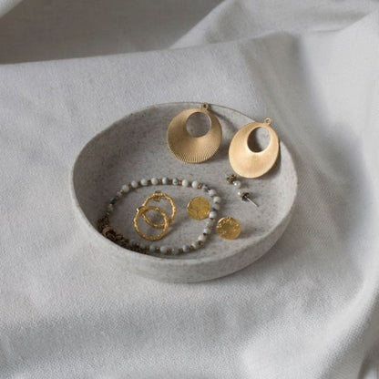 Coupelle à bijoux éco-responsable en jesmonite et feuilles