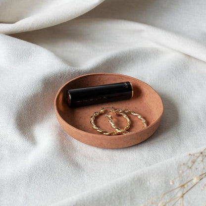 Coupelle à bijoux éco-responsable en jesmonite et feuilles