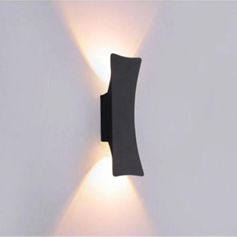 applique murale design noir facade