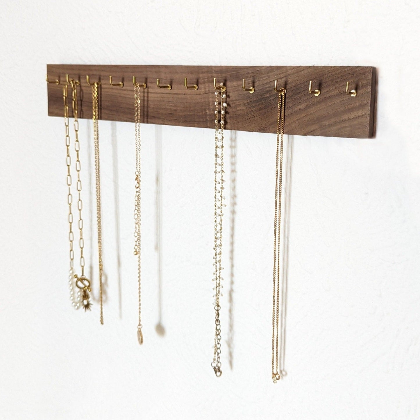 Porte colliers mural en bois avec crochets