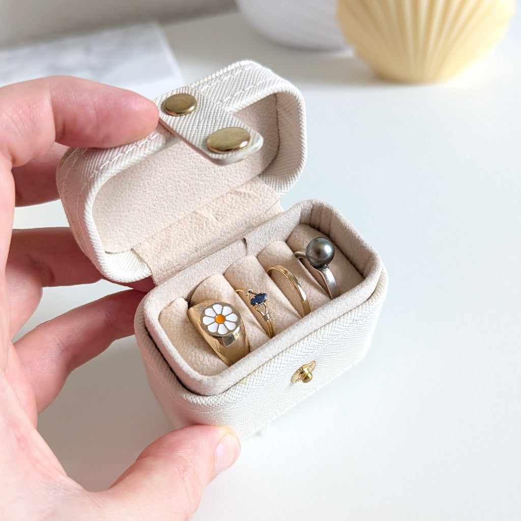 Petite boîte de voyage pour bagues