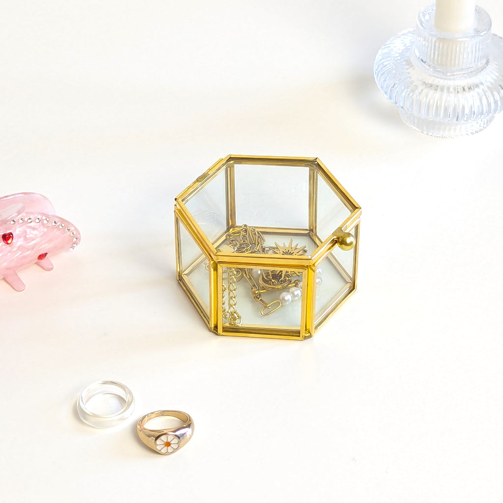 Petite boîte à bijoux en verre et laiton