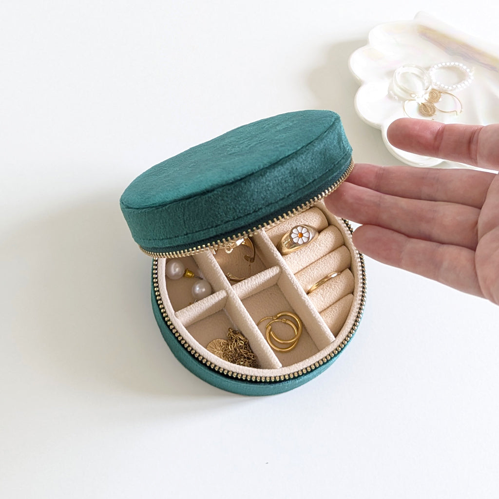 Petite trousse à bijoux ronde en velours