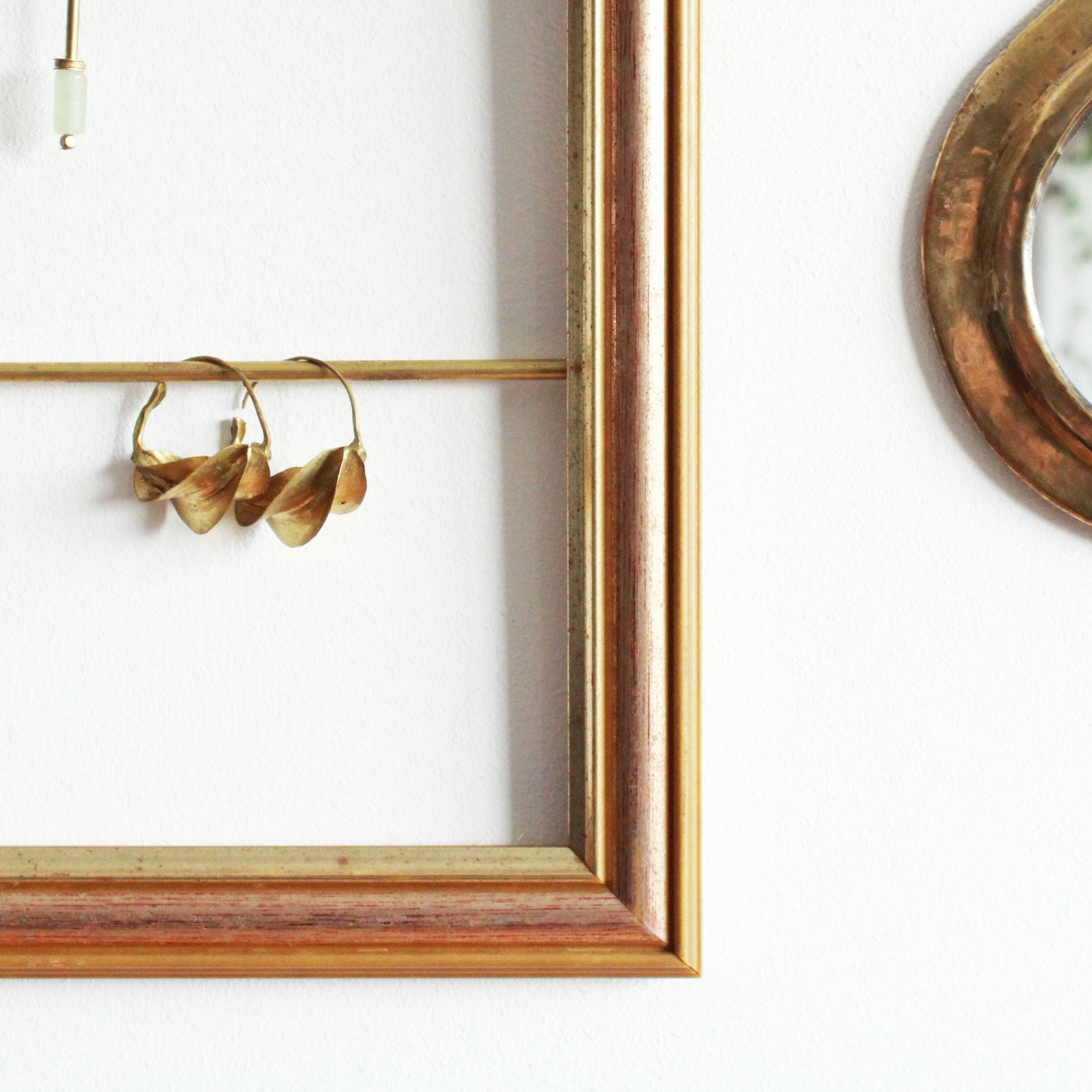 Porte-bijoux mural cadre tableau vintage doré foncé