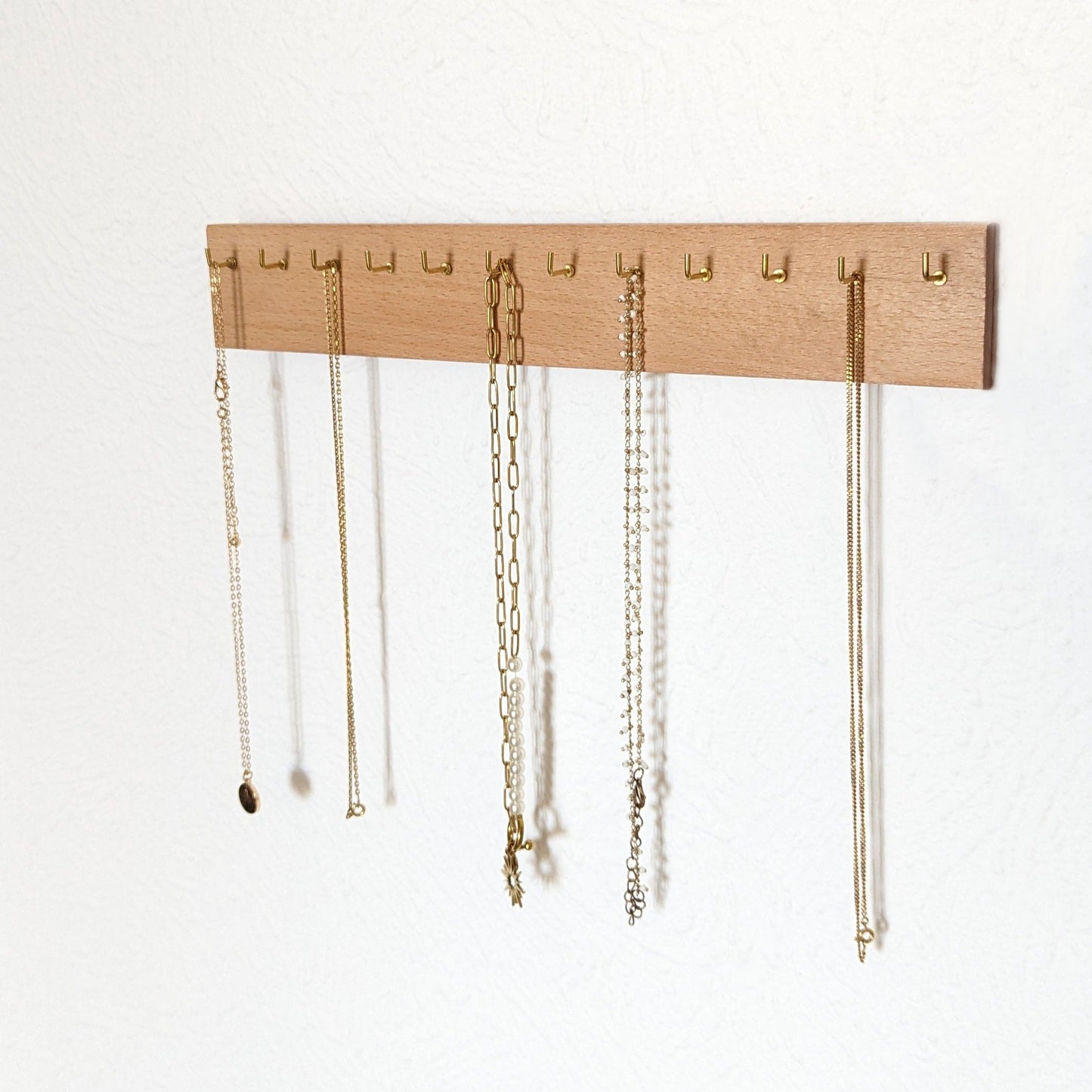 Porte colliers mural en bois avec crochets