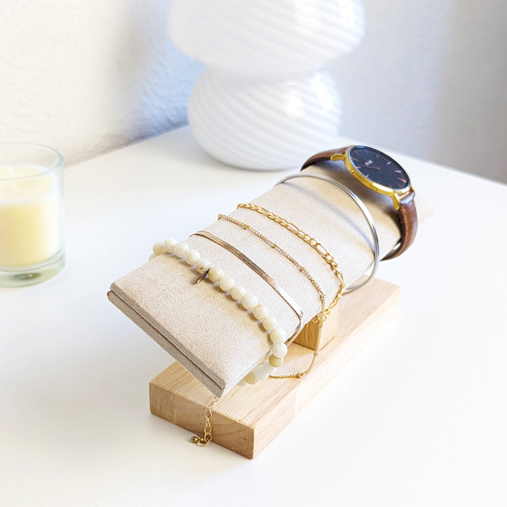 Support bracelets inclinés en bois