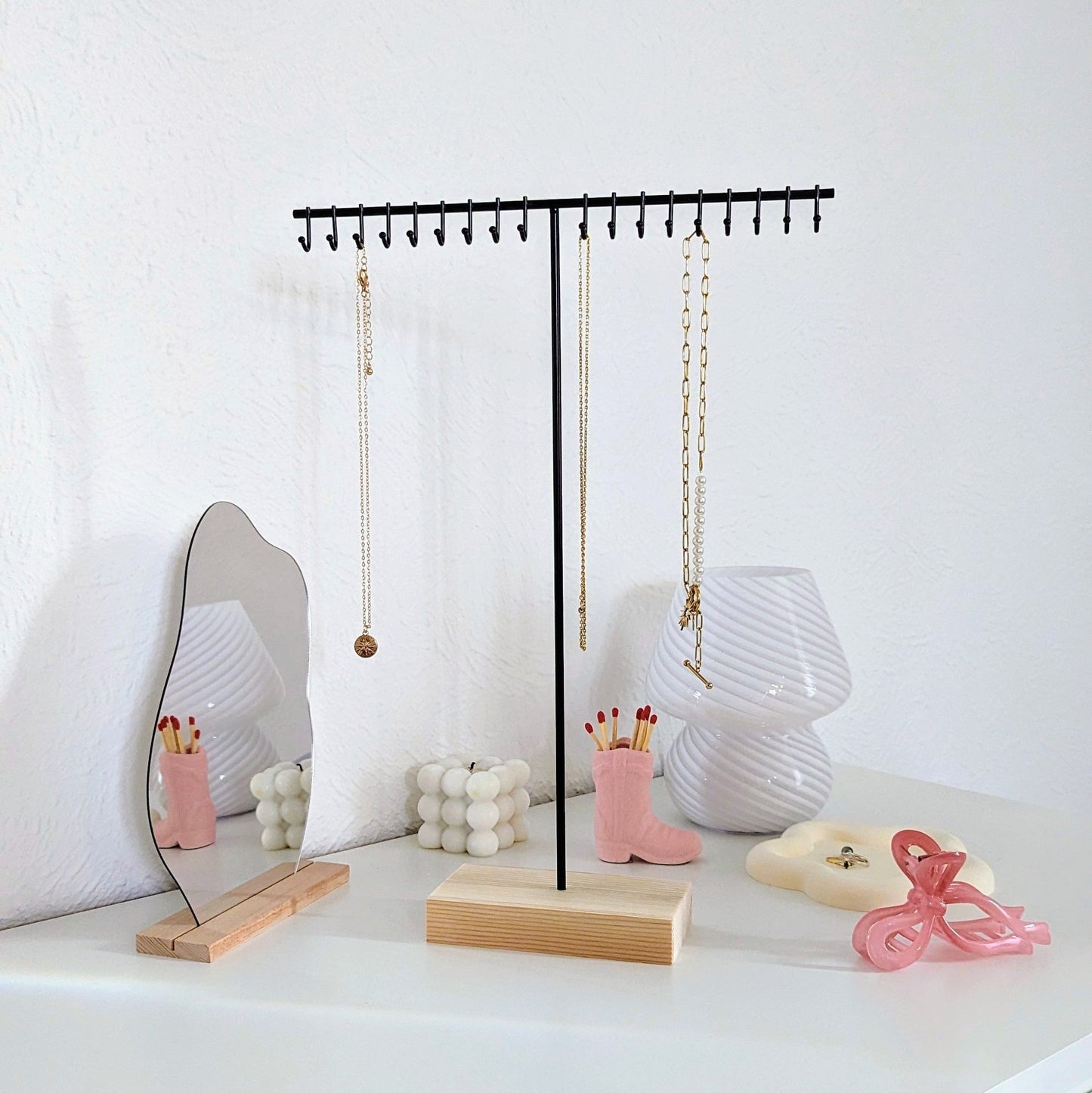 Présentoir à colliers en bois et métal