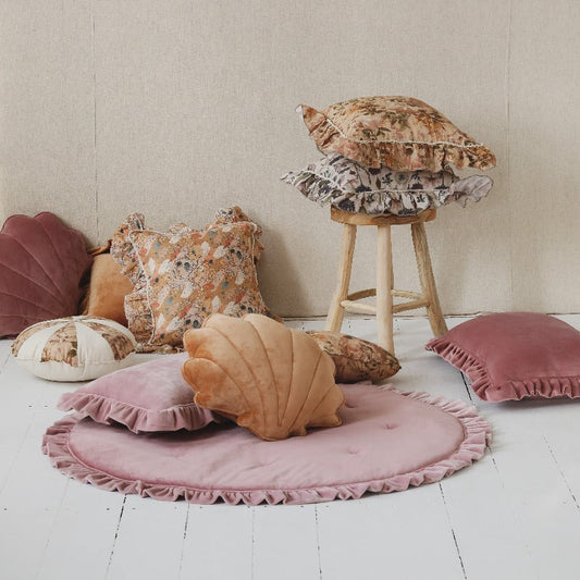 Tapis en velours doux avec volants “Rose Sale”