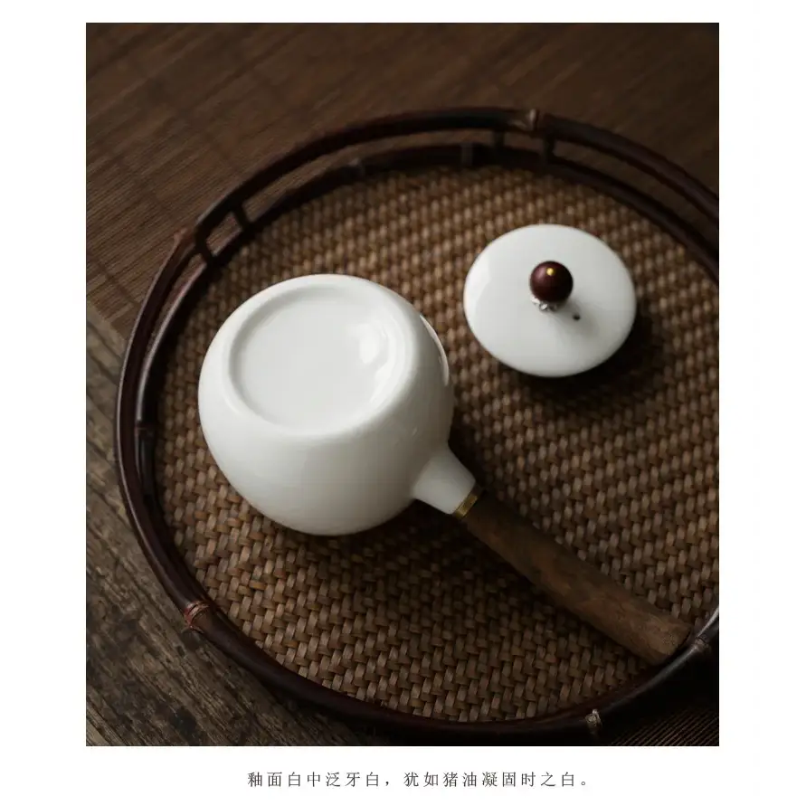 Théière en porcelaine avec filtre