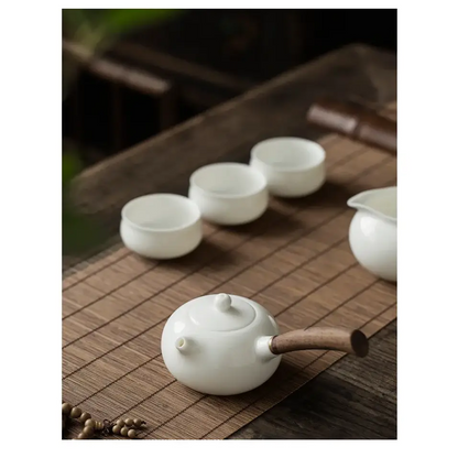 Théière en porcelaine avec filtre