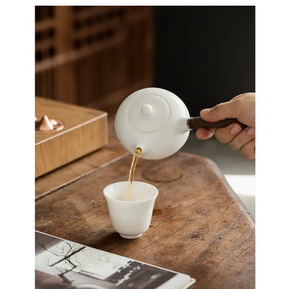 Théière en porcelaine avec filtre