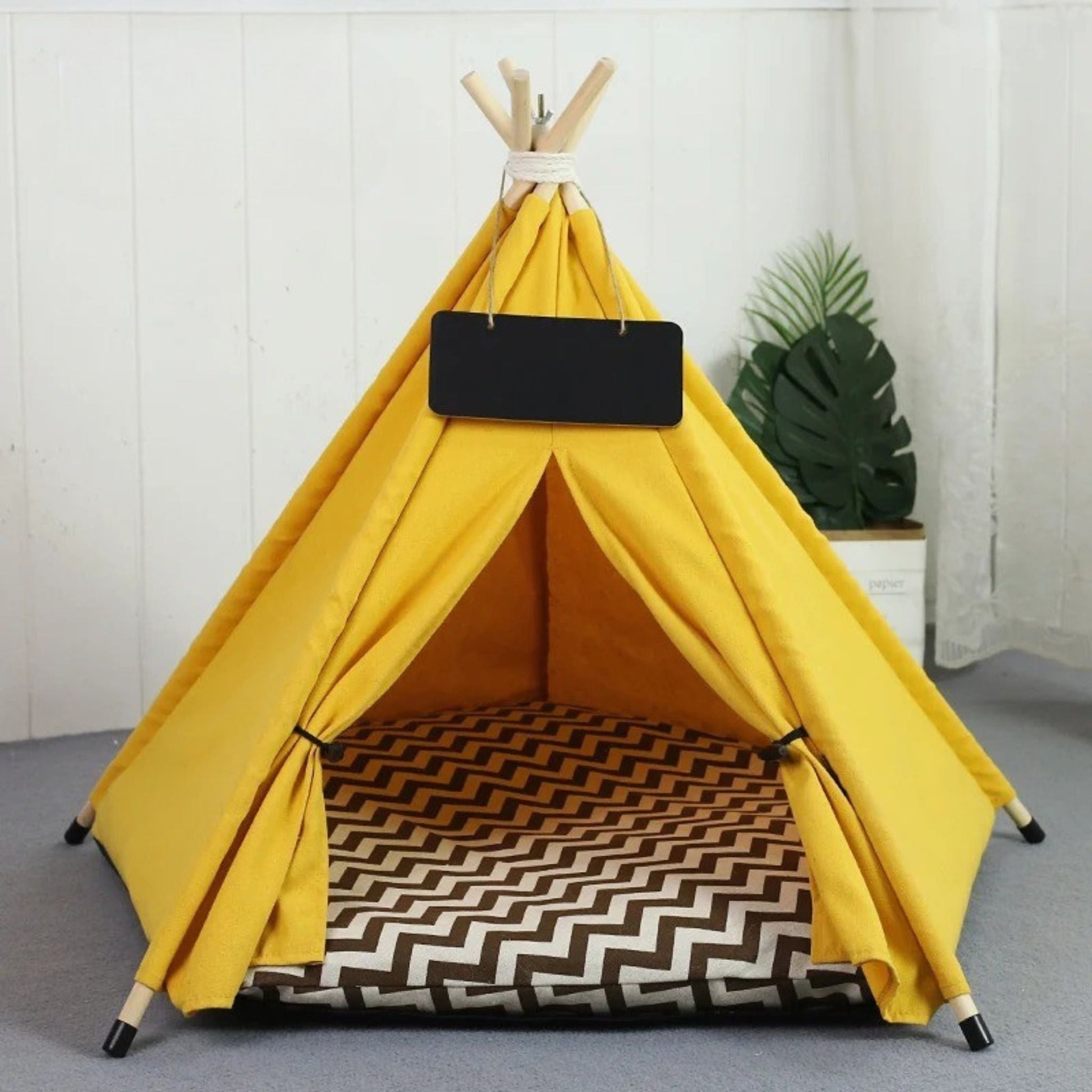 tipi-pour-chat-jaune-foncé