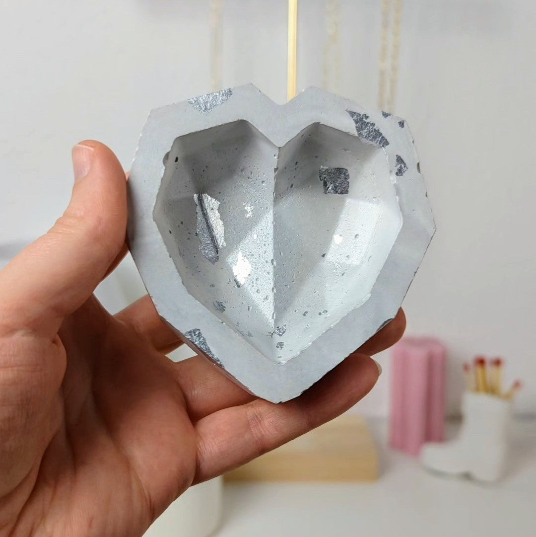 Vide poche coeur brillant en béton